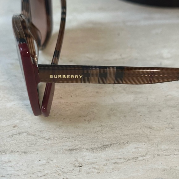 Burberry Sunglasses - Picture 6 of 7